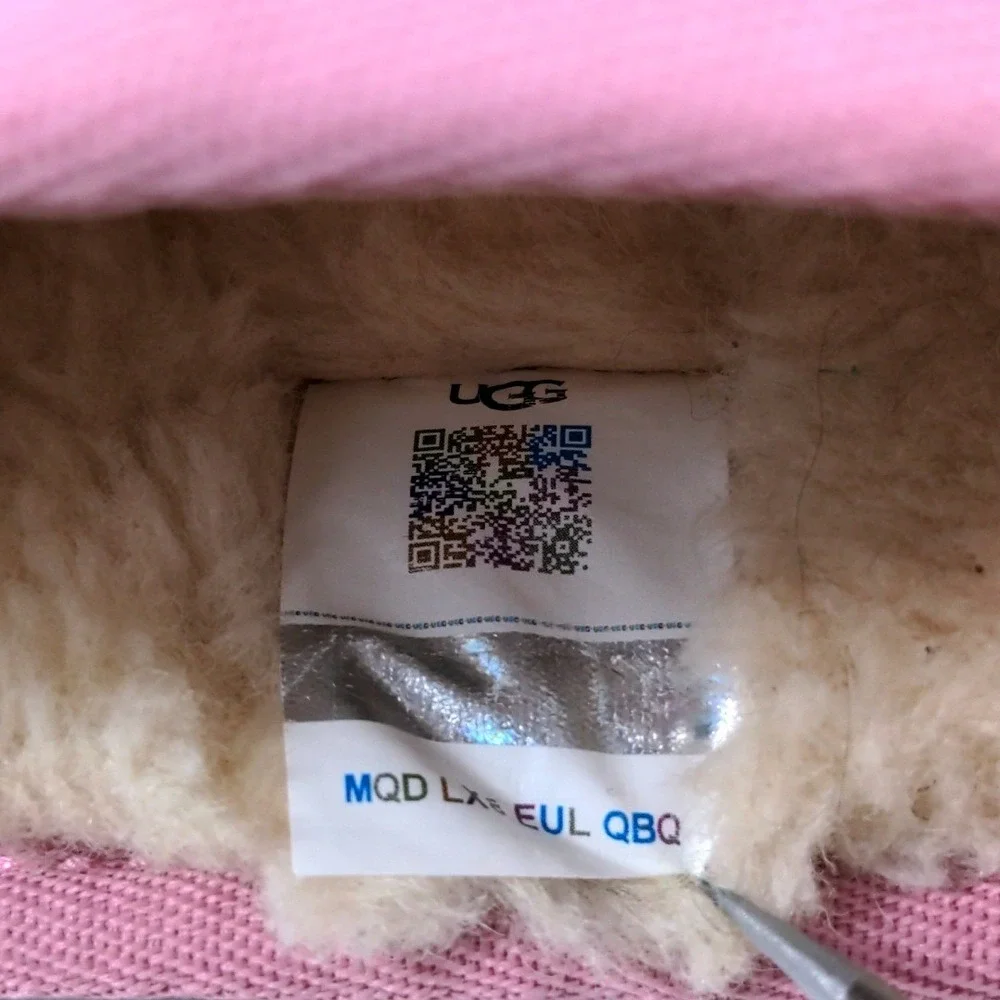 UGG Classic Short II Pink Glitter Star Boots Size 3 Kids Youth‎ 1157712K Cozy